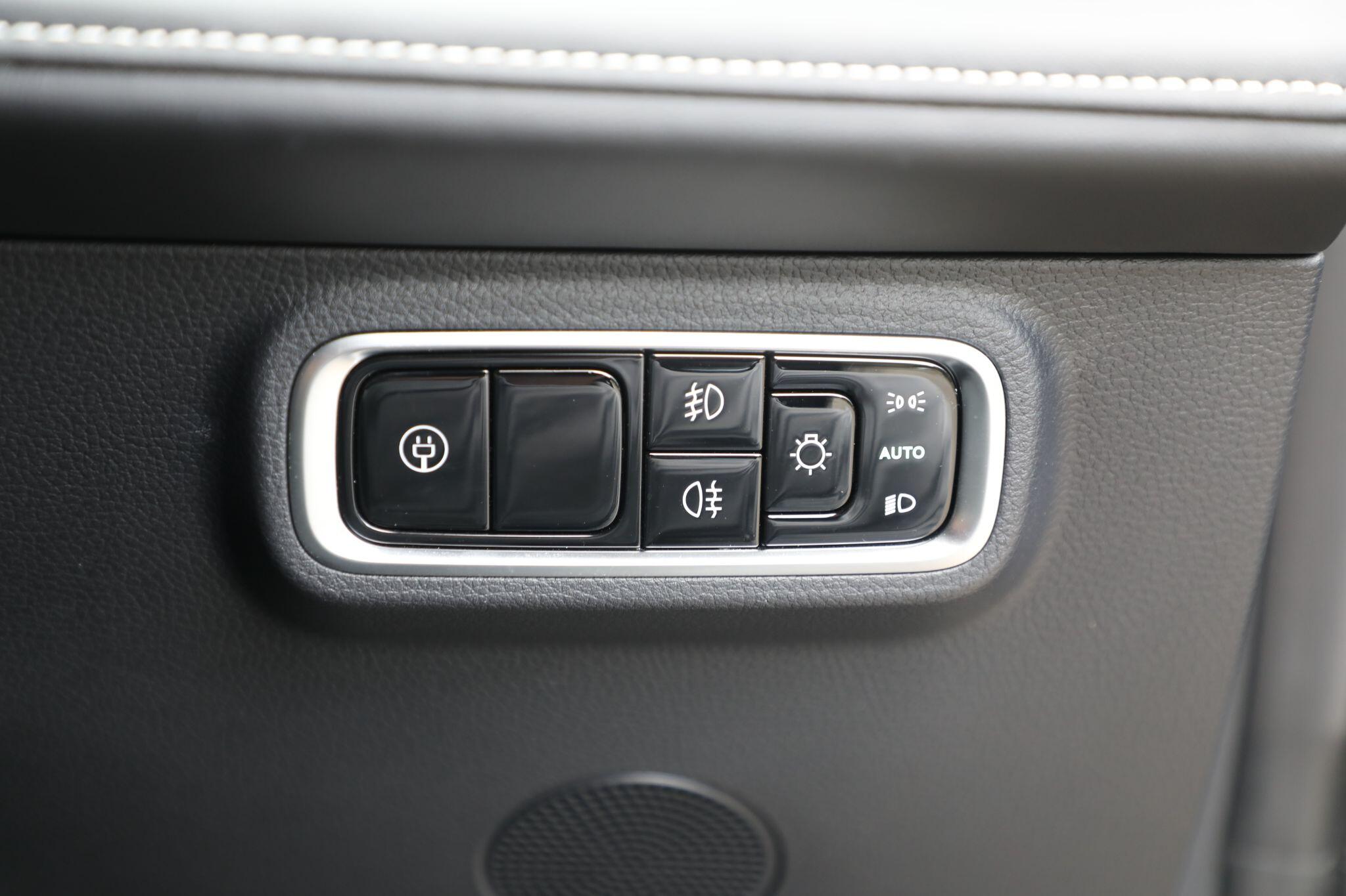 Large vehicle image